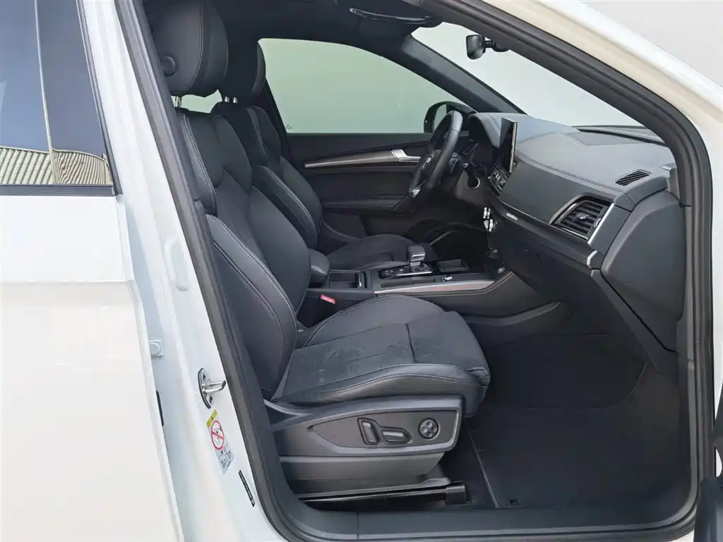 Audi Q5L Sportback 2023 — фото 23