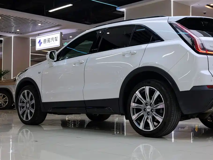 Cadillac XT4 2020 — фото 11