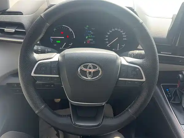Toyota Granvia 2023