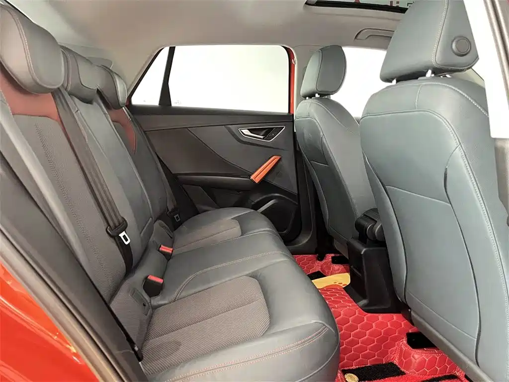 Audi Q2L 2019