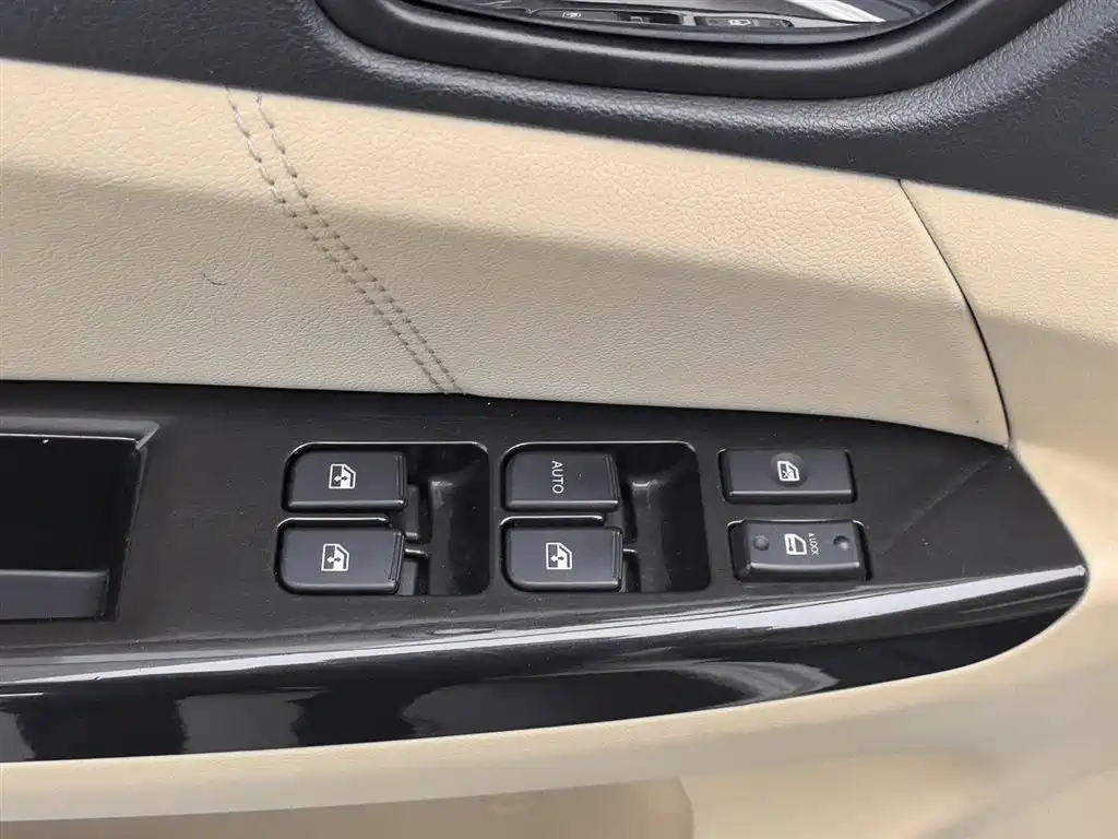 Changan Eado 2015 — фото 9