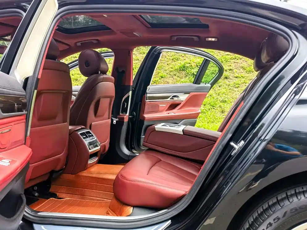 BMW 7 Series 2017 — фото 10