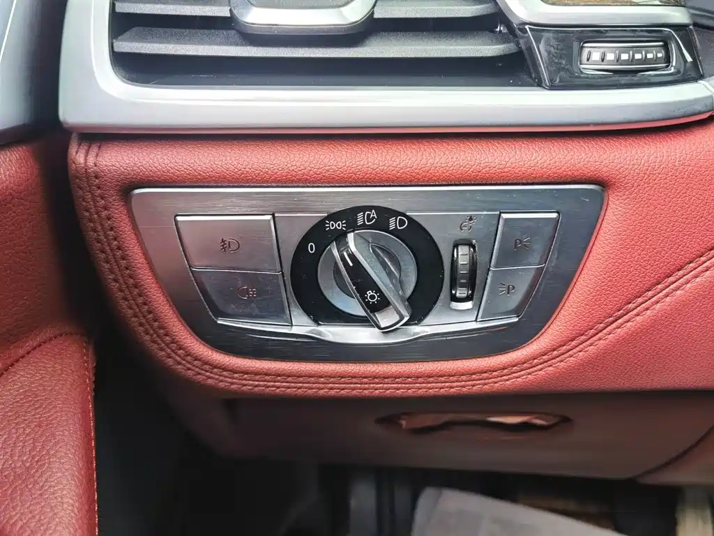BMW 7 Series 2017 — фото 29