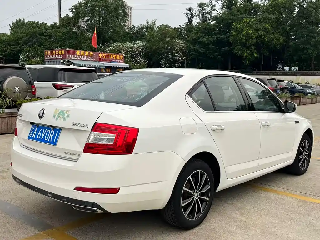 Skoda Octavia 2016 — фото 10