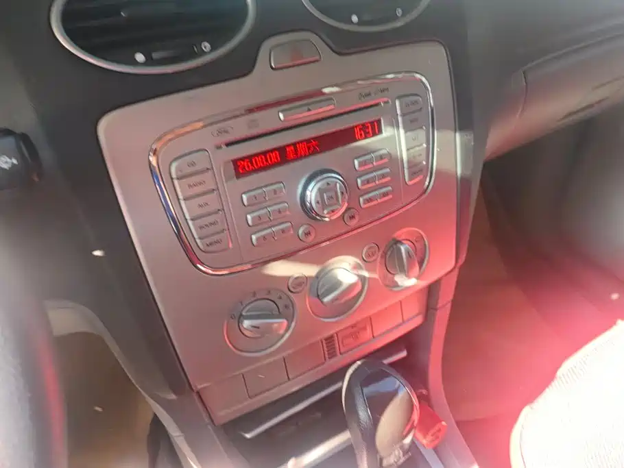 Ford Focus 2013 — фото 12