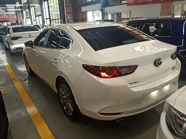 Mazda 3 Axela 2023
