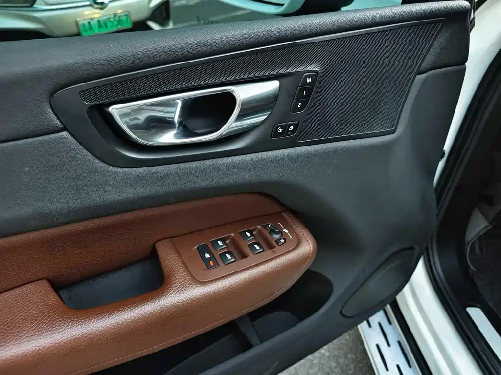 Volvo XC60 2020 — фото 24