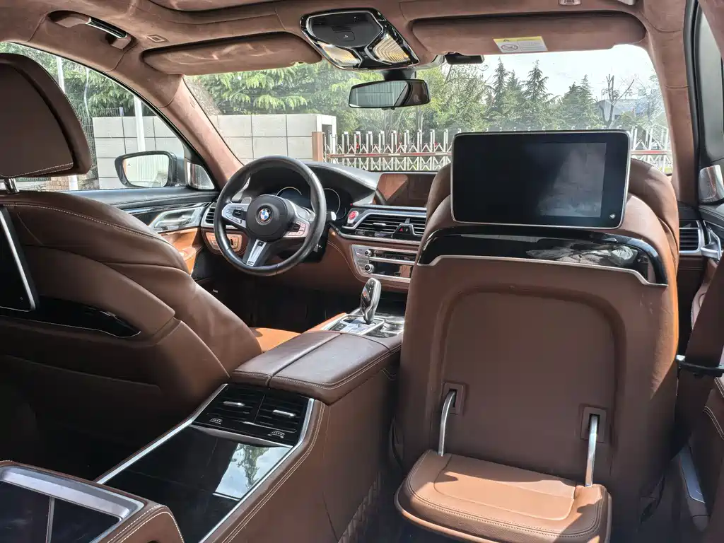 BMW 7 Series 2019 — фото 9