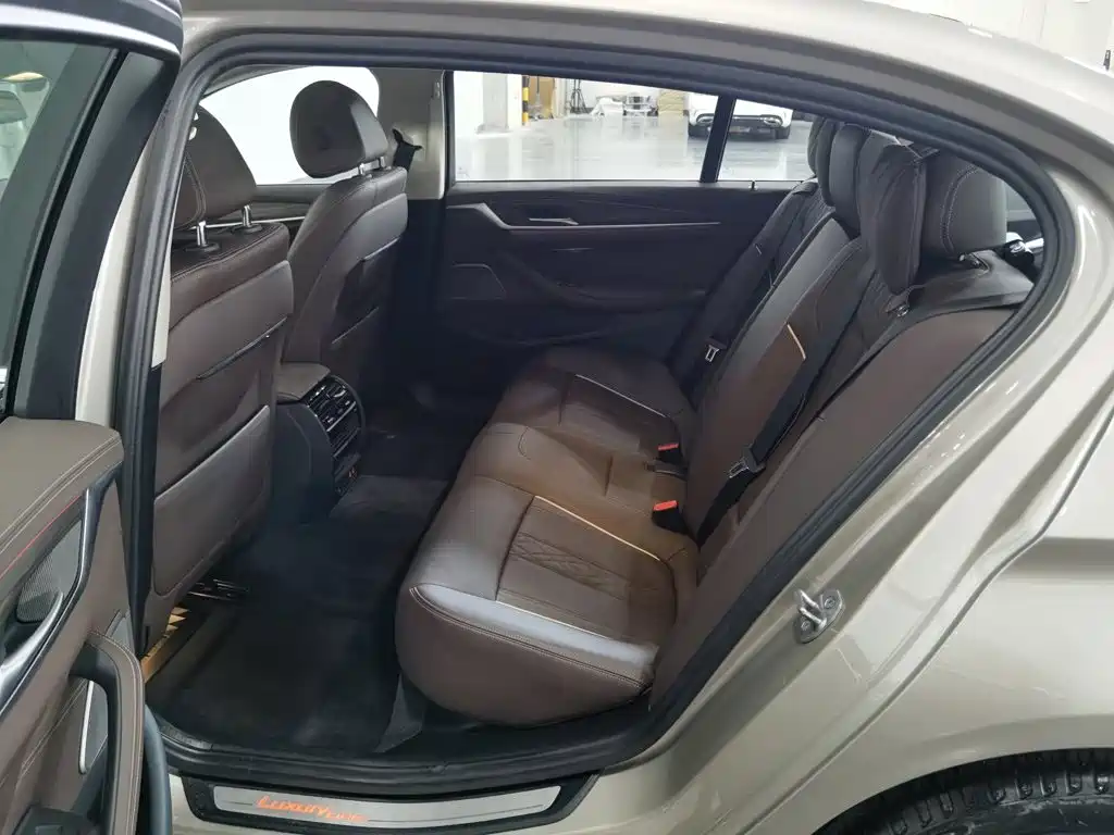 BMW 5 Series 2023 — фото 15