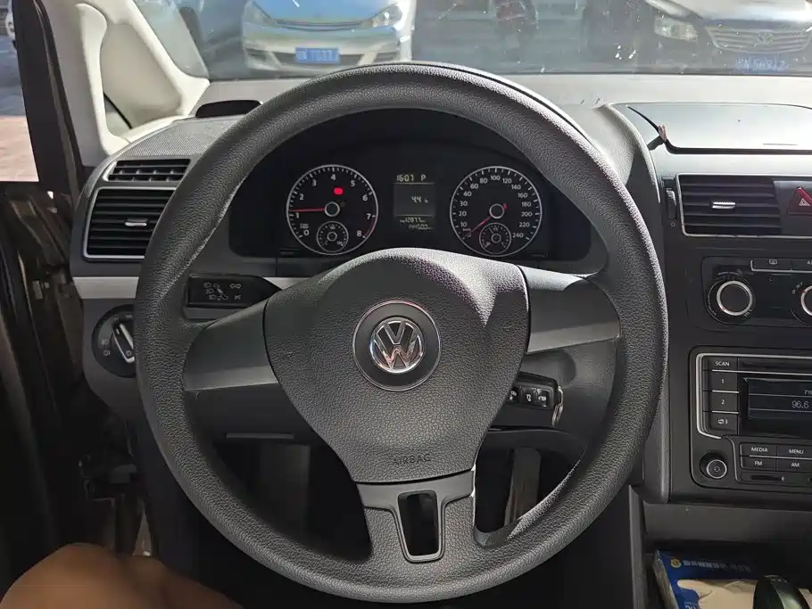 Volkswagen Touran 2016 — фото 15
