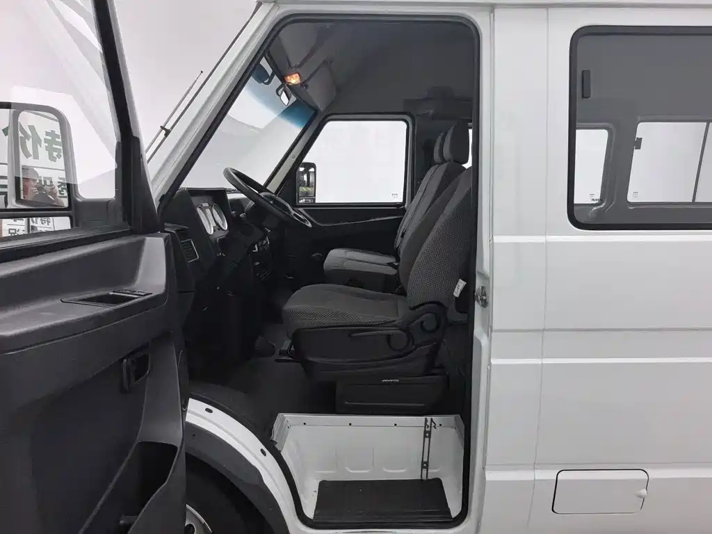 IVECO Daily 2023 — фото 10