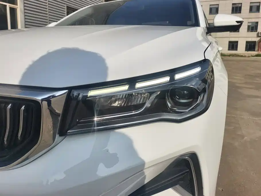 Geely Emgrand 2021