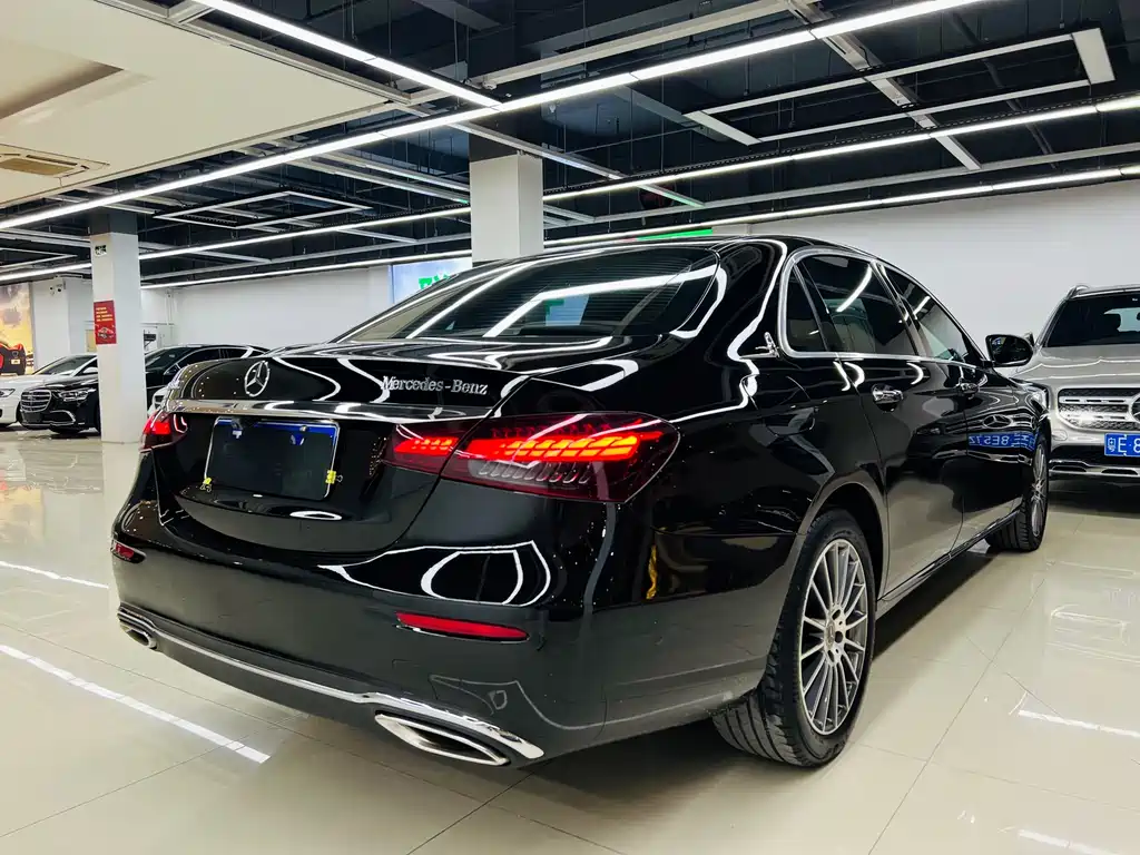 Mercedes-Benz E-Class 2022 — фото 19