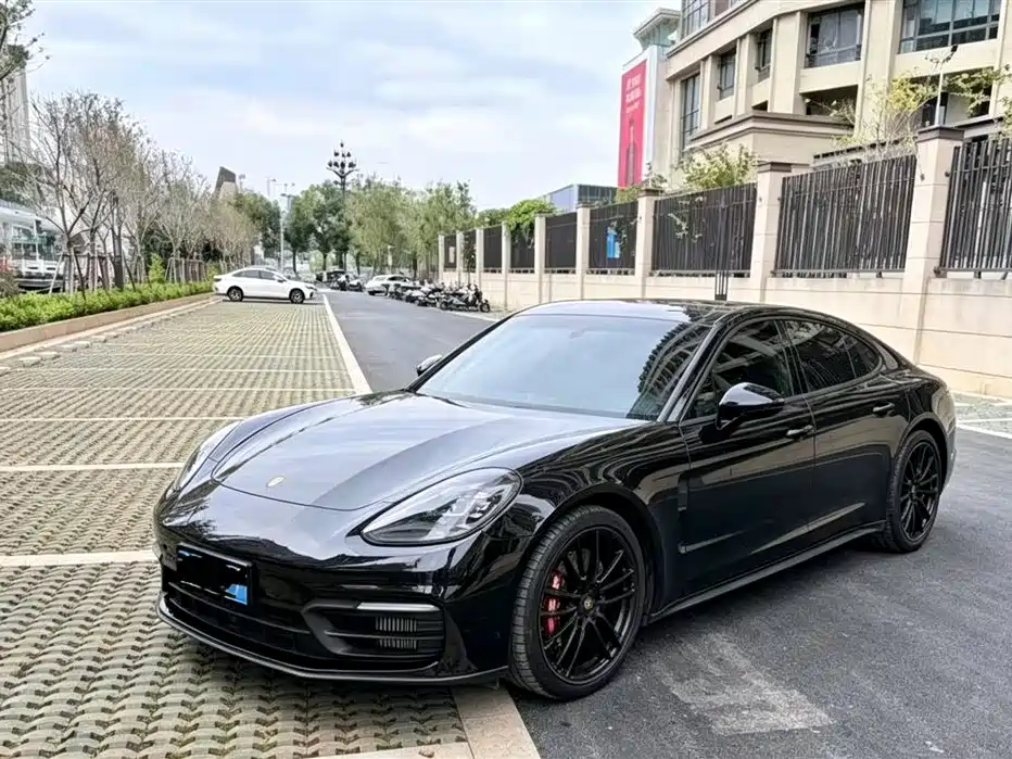 Porsche Panamera 2023 — фото 1