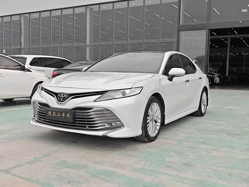 Toyota Camry 2021 — фото 1