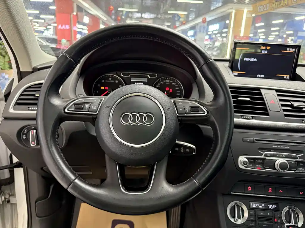 Audi Q3 2016 — фото 13