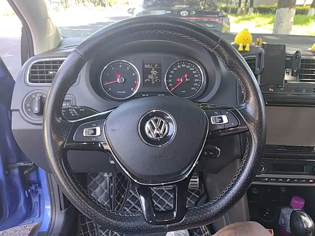 Volkswagen Polo 2015 — фото 11