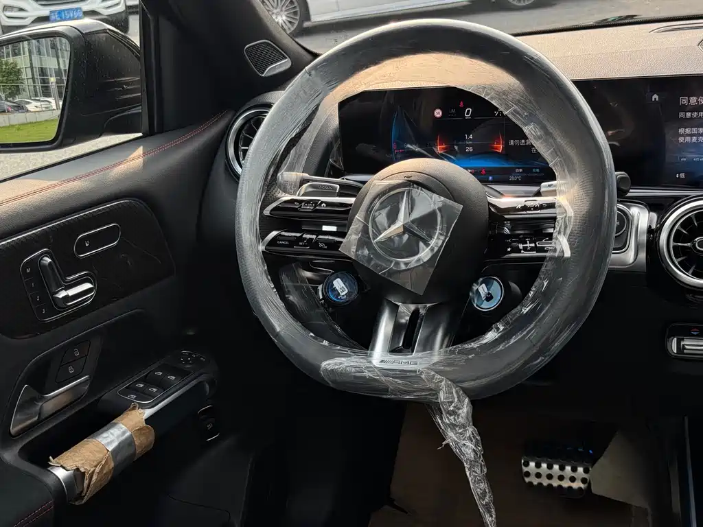 Mercedes-Benz GLB AMG 2026 — фото 12