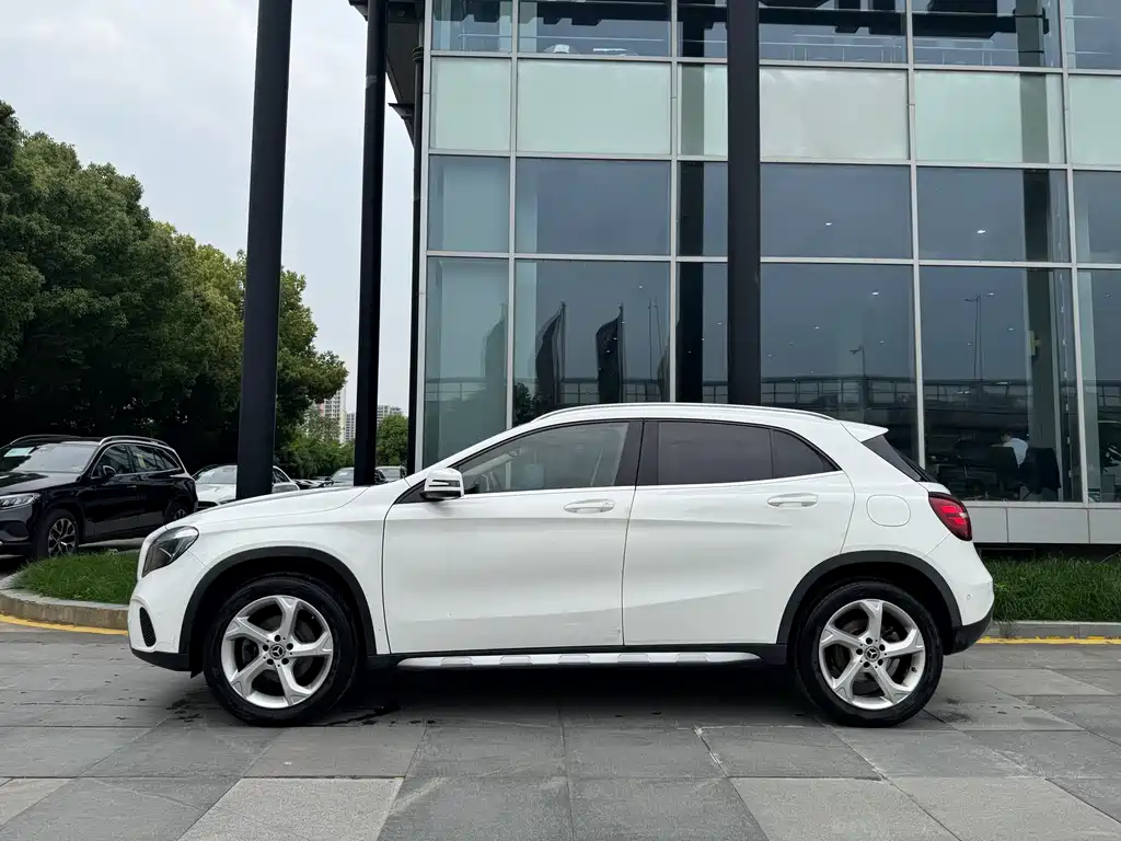 Mercedes-Benz GLA 2018 — фото 4