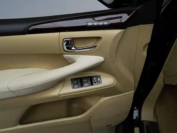 Lexus LX 2009