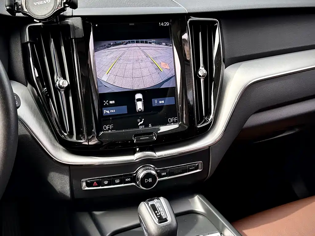 Volvo XC60 2020 — фото 16