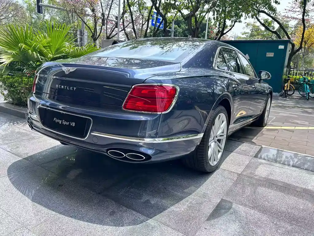 Bentley Flying Spur — фото 6