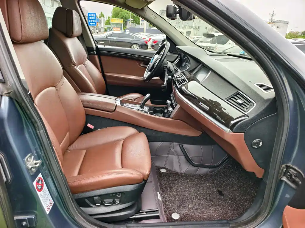 BMW 5 Series GT 2010 — фото 12