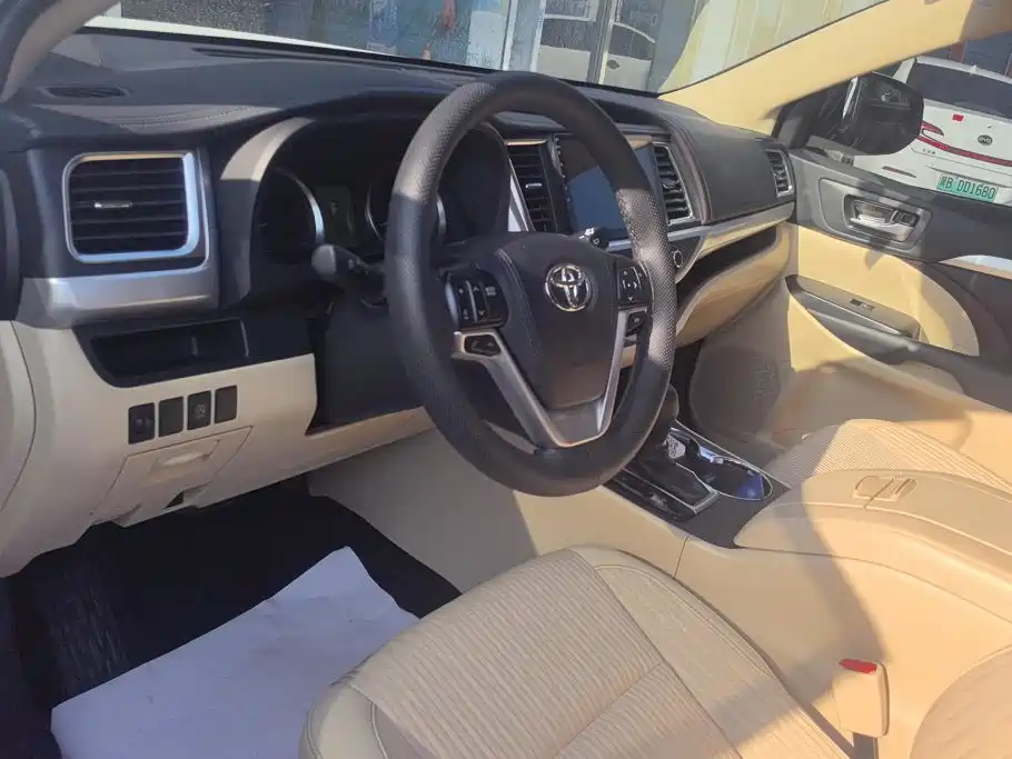 Toyota Highlander 2020 — фото 12