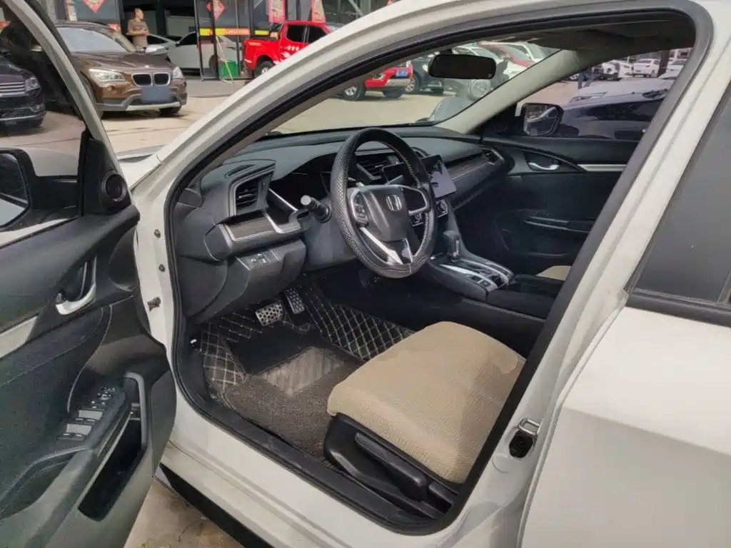 Honda Civic 2019 — фото 16