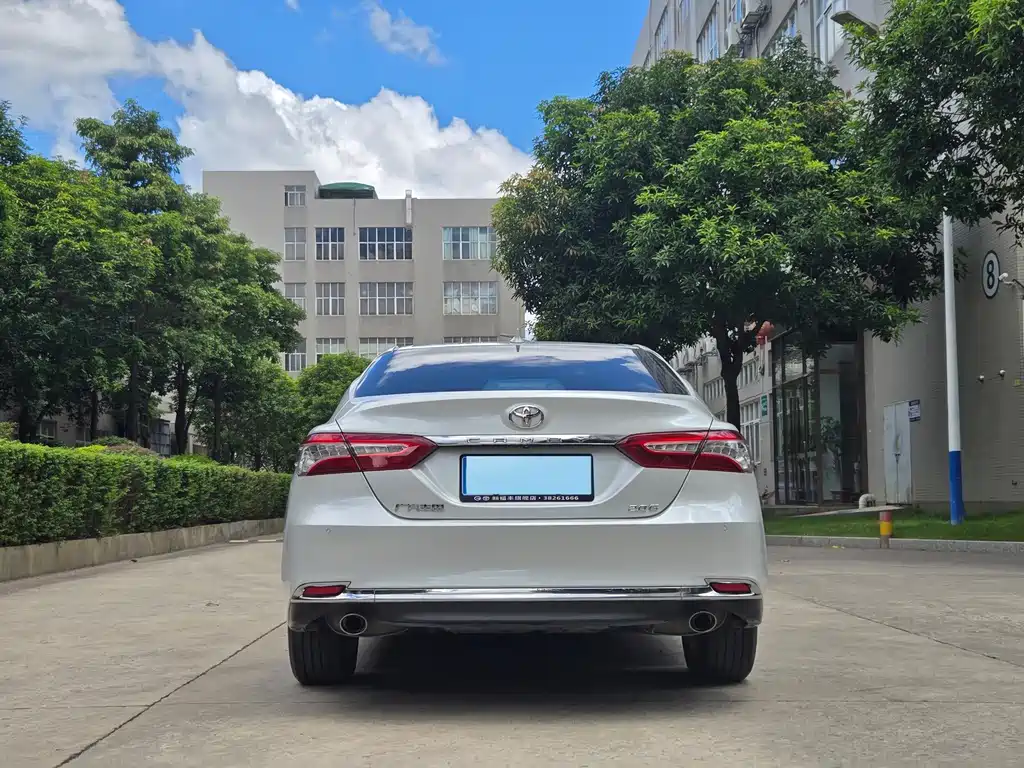 Toyota Camry 2023 — фото 10