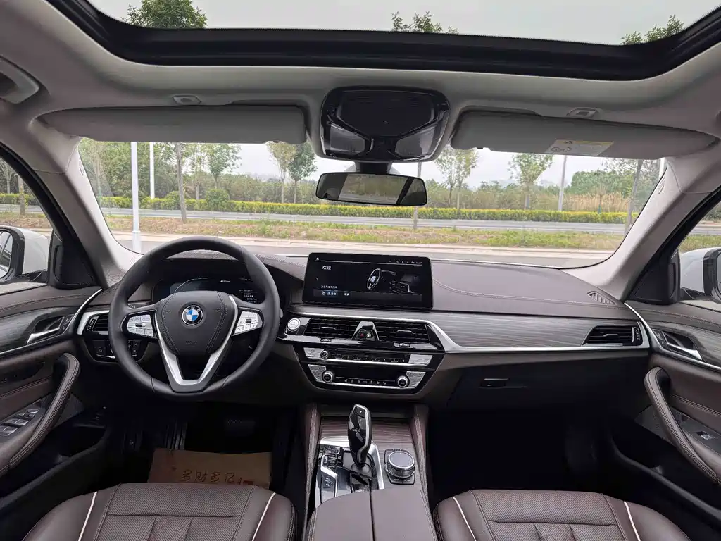 BMW 5 Series New Energy 2021 — фото 15