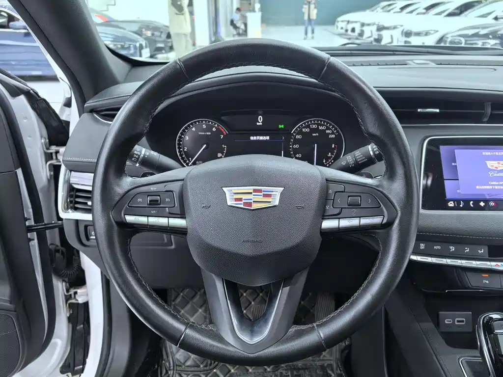 Cadillac XT4 2021 — фото 10