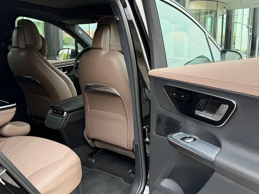 Mercedes-Benz EQE SUV 2025 — фото 13