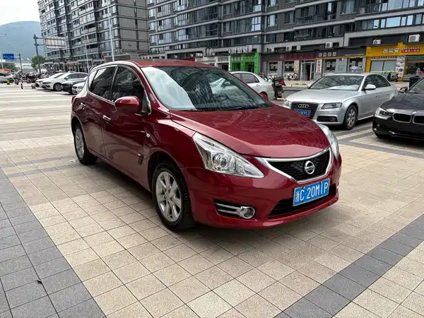 Nissan Tiida 2012