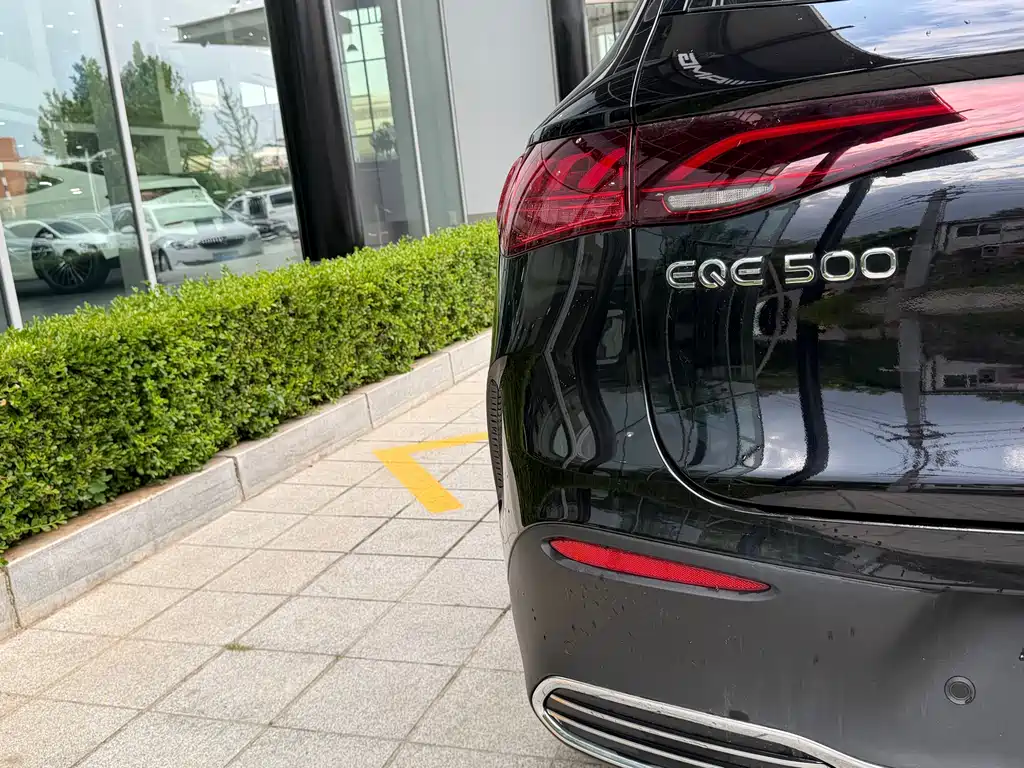 Mercedes-Benz EQE SUV 2025 — фото 21