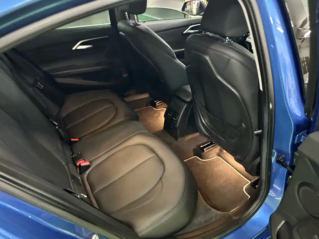 BMW 1 Series 2019 — фото 16