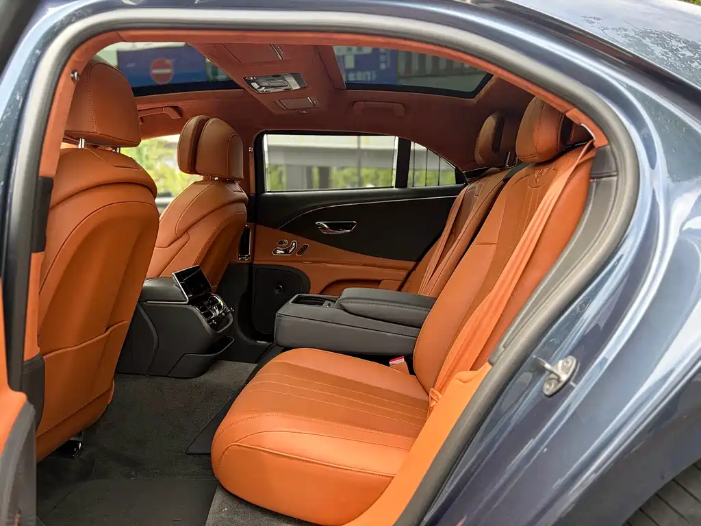 Bentley Flying Spur 2021 — фото 11
