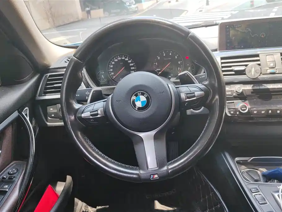 BMW 3 Series 2018 — фото 15