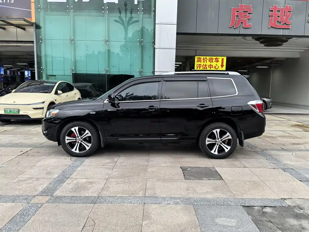 Toyota Highlander 2010 — фото 4