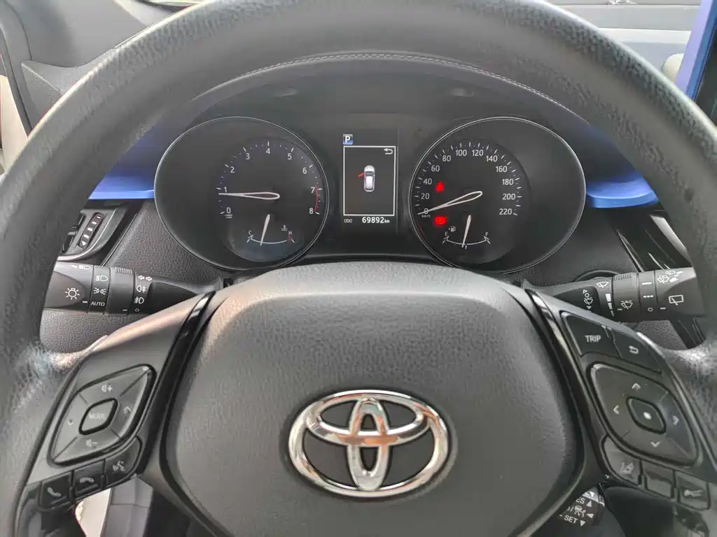 Toyota C-HR 2020 — фото 12
