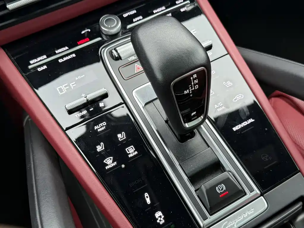 Porsche Cayenne Hybrid 2023 — фото 13