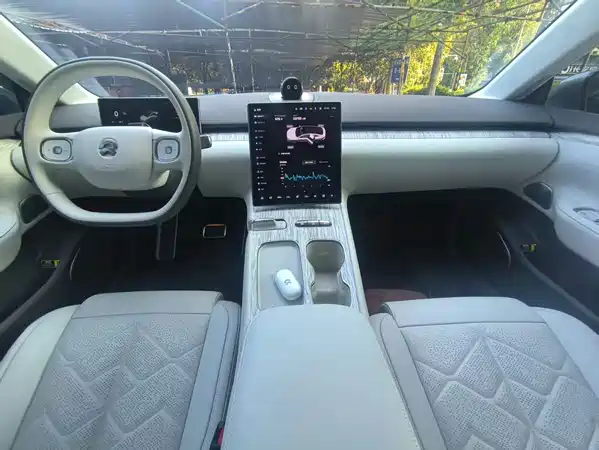 NIO ET7 2025