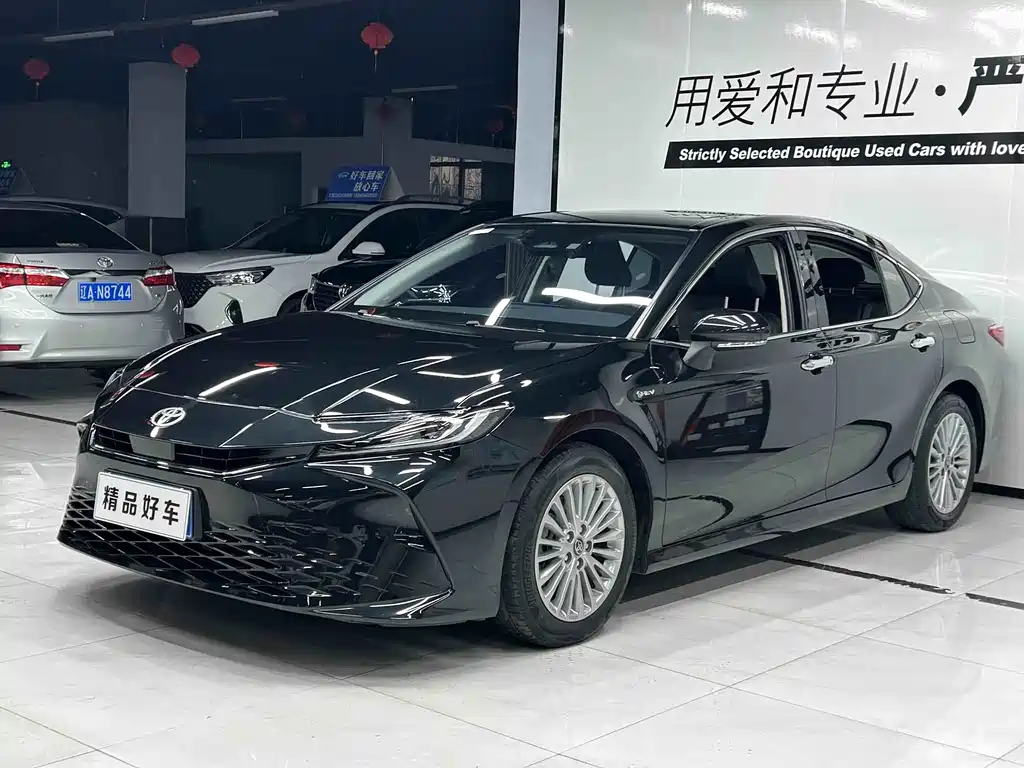 Toyota Camry 2024 — фото 1