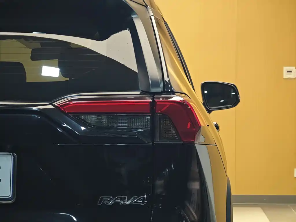 Toyota RAV4 2020 — фото 26