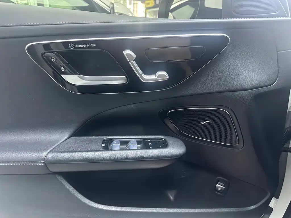 Mercedes-Benz C-Class 2023 — фото 11