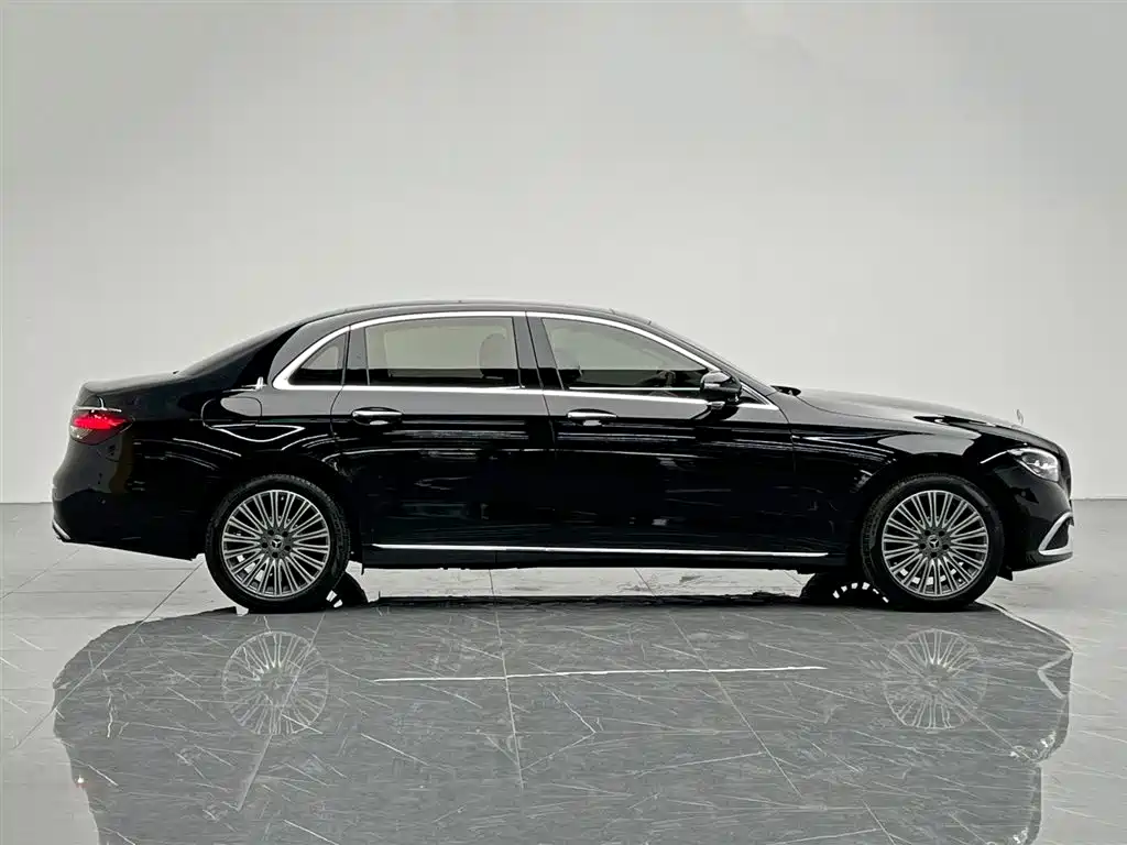 Mercedes-Benz E-Class 2023 — фото 7