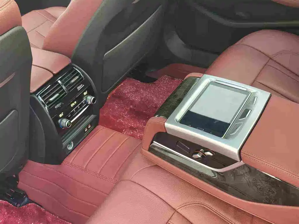 BMW 5 Series 2020 — фото 9