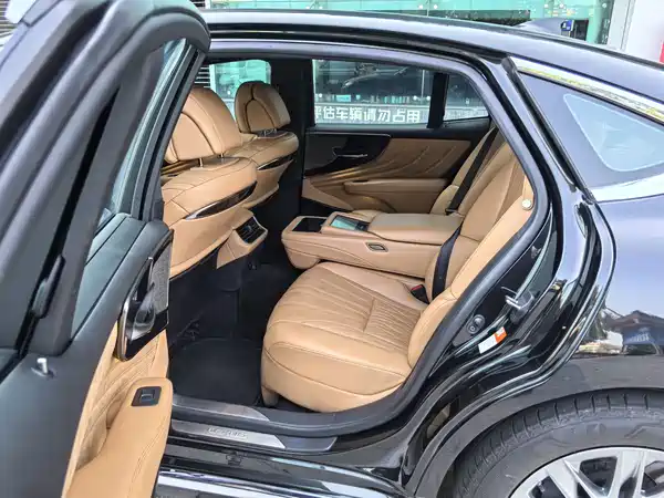 Lexus LS 2021