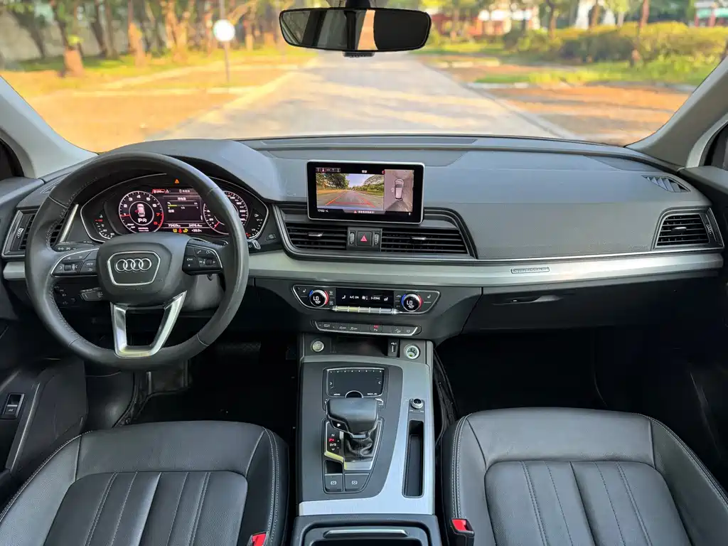 Audi Q5L 2020 — фото 12