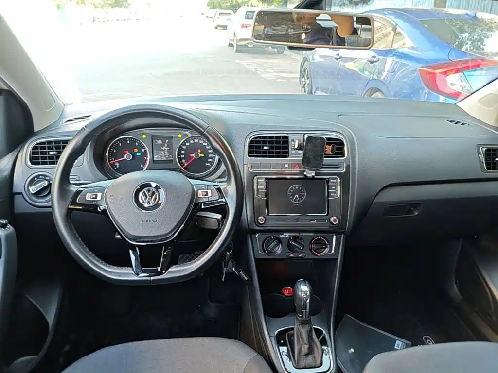 Volkswagen Polo 2017 — фото 10